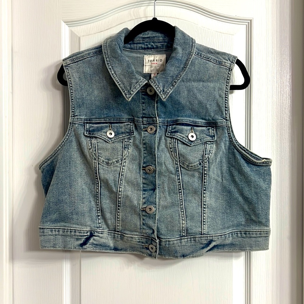 New with Tags Torrid Size 2 Jean Jacket Vest